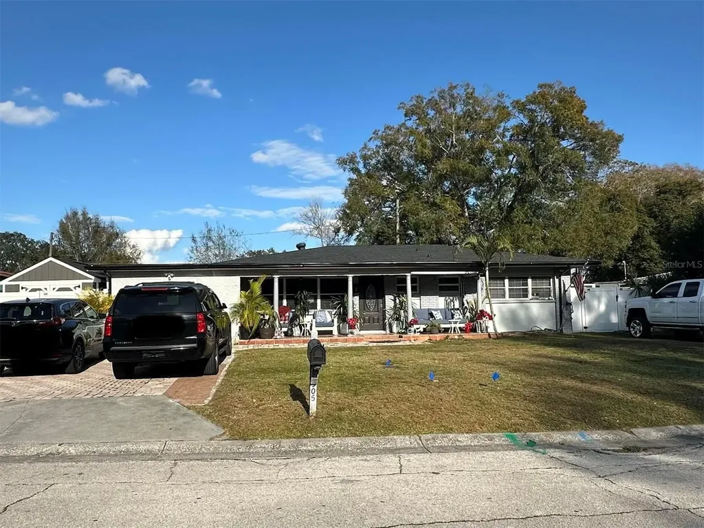 305 Poinciana Circle Kissimmee FL 34744