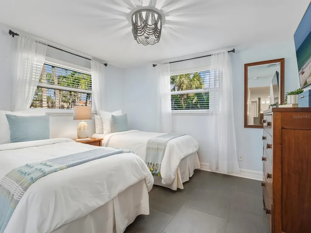1002 Glebe Lane Sarasota FL 34242