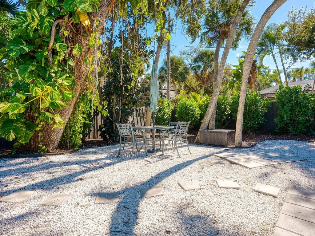 1002 Glebe Lane Sarasota FL 34242