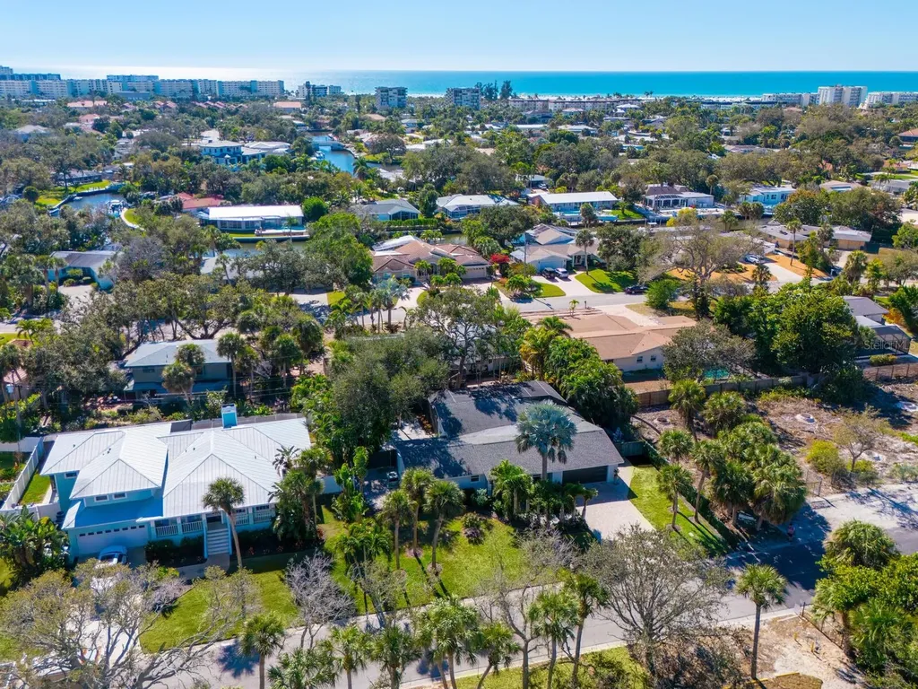1002 Glebe Lane Sarasota FL 34242