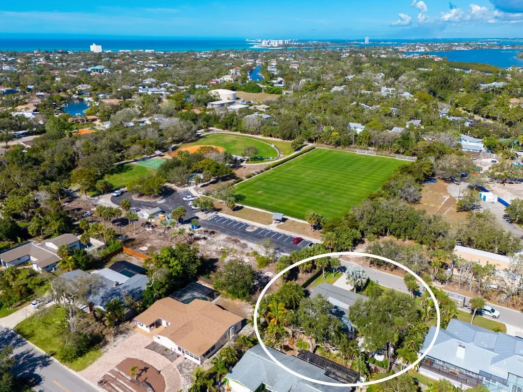 1002 Glebe Lane Sarasota FL 34242