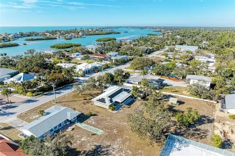 612 Bayshore Road Nokomis FL 34275