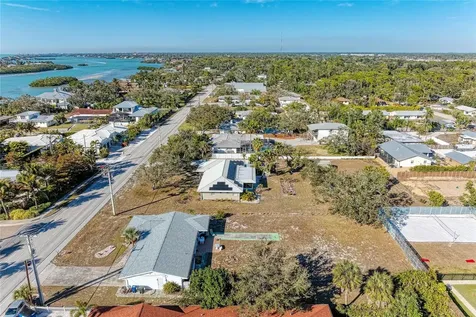 612 Bayshore Road Nokomis FL 34275