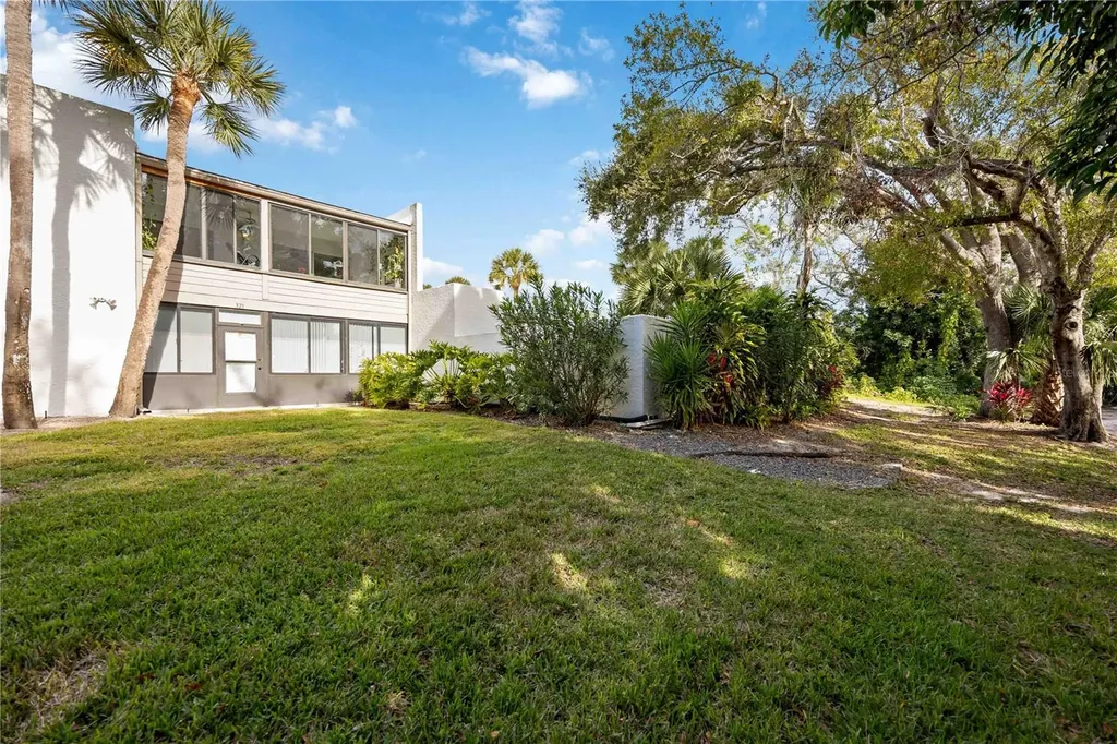 320 Timber Lake Drive Bradenton FL 34210