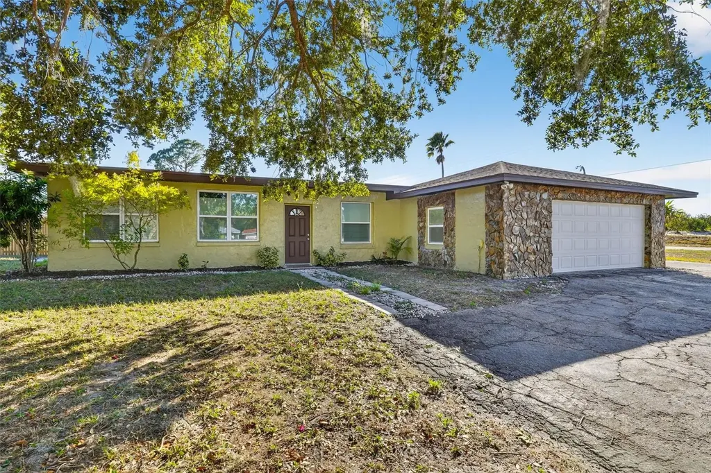 8812 Oakwood Drive Lake Wales FL 33898