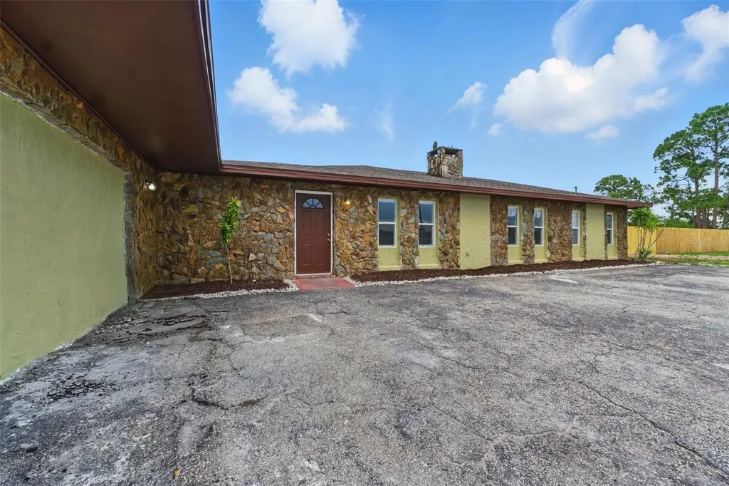 8812 Oakwood Drive Lake Wales FL 33898