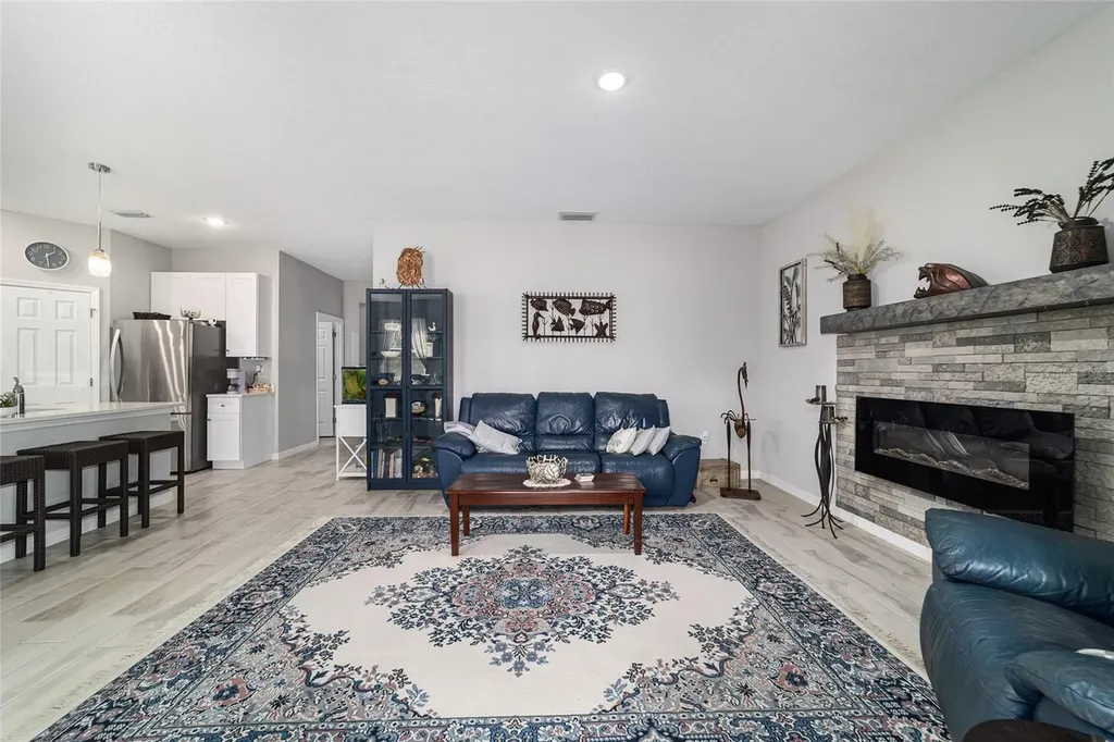 6 Malauka Circle Ocklawaha FL 32179
