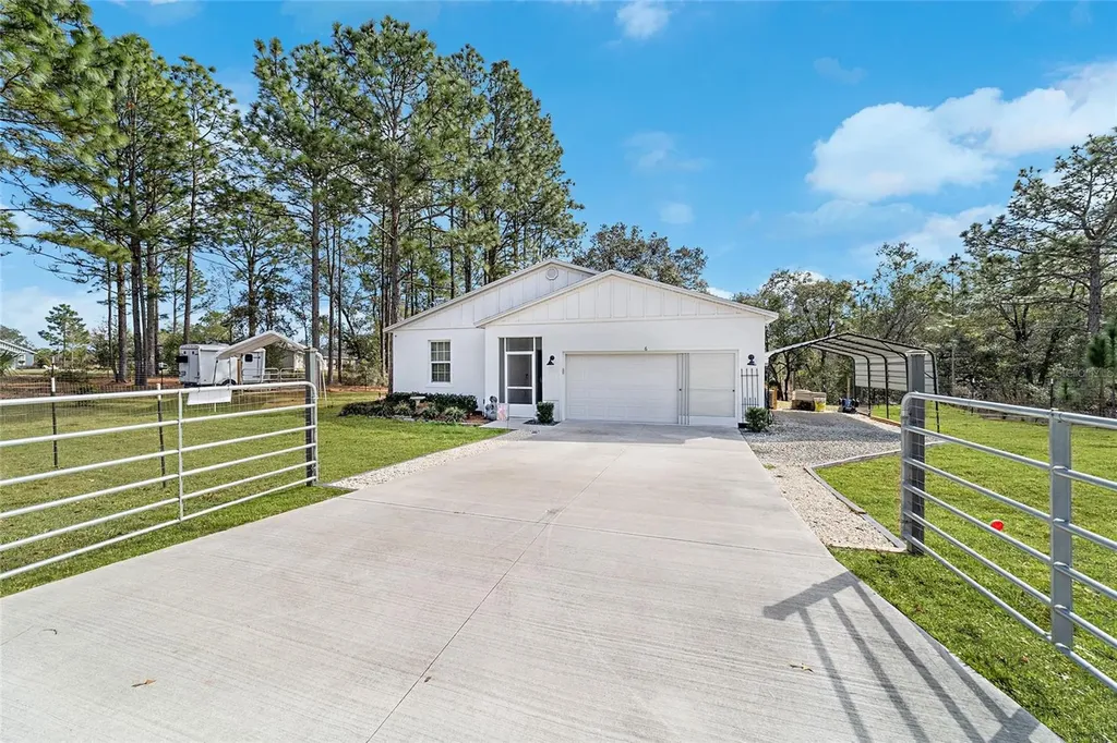 6 Malauka Circle Ocklawaha FL 32179