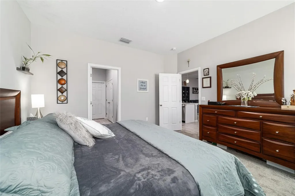 6 Malauka Circle Ocklawaha FL 32179