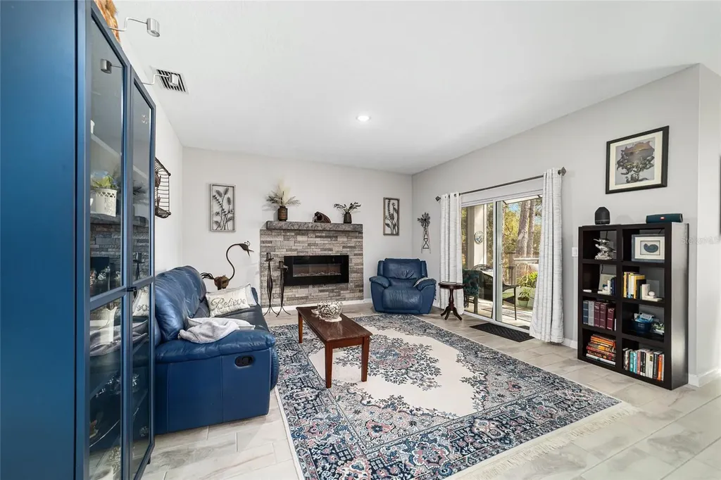 6 Malauka Circle Ocklawaha FL 32179