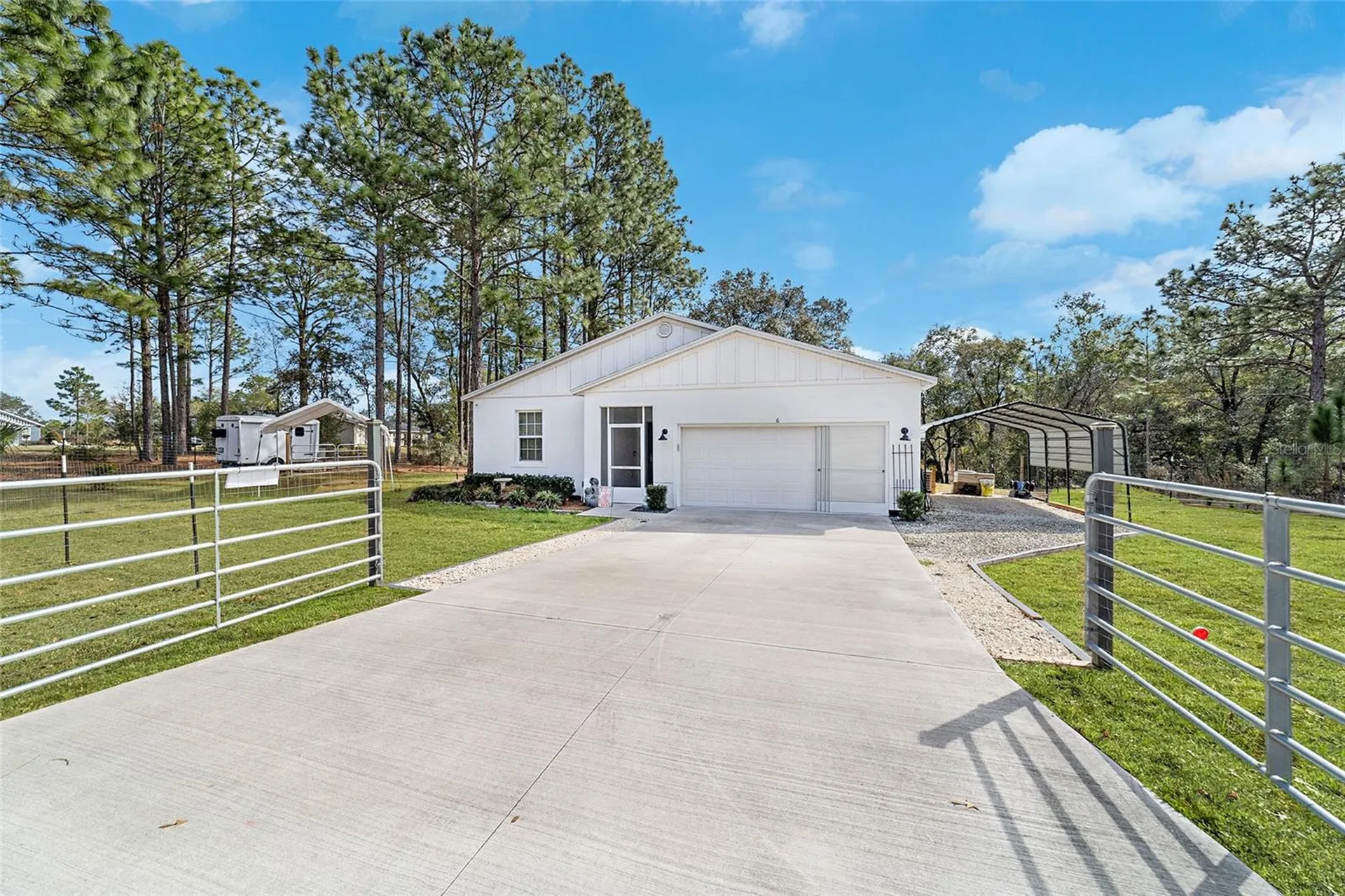 6 Malauka Circle Ocklawaha FL 32179
