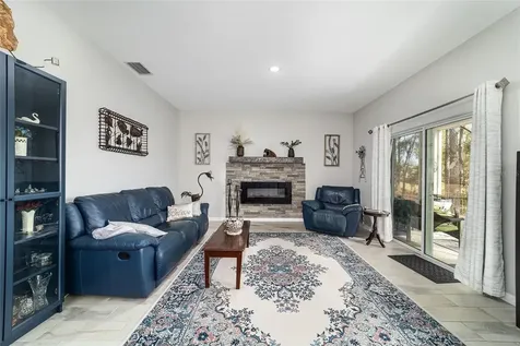 6 Malauka Circle Ocklawaha FL 32179