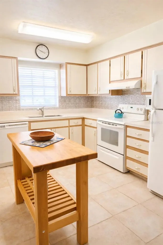 1640 Juno Trail Astor FL 32102