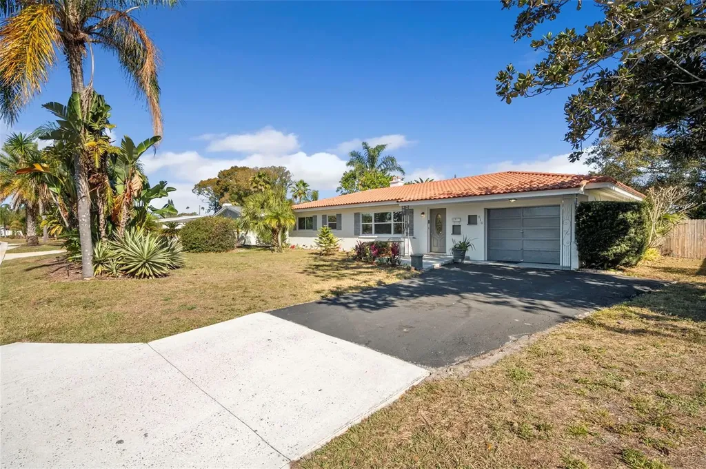 610 Palm Avenue Belleair FL 33756