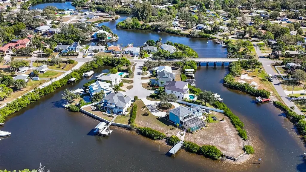 404 Inlet Road Ruskin FL 33570