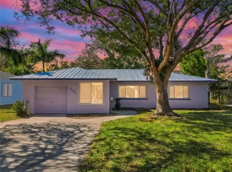 204 22nd Street W Bradenton FL 34205