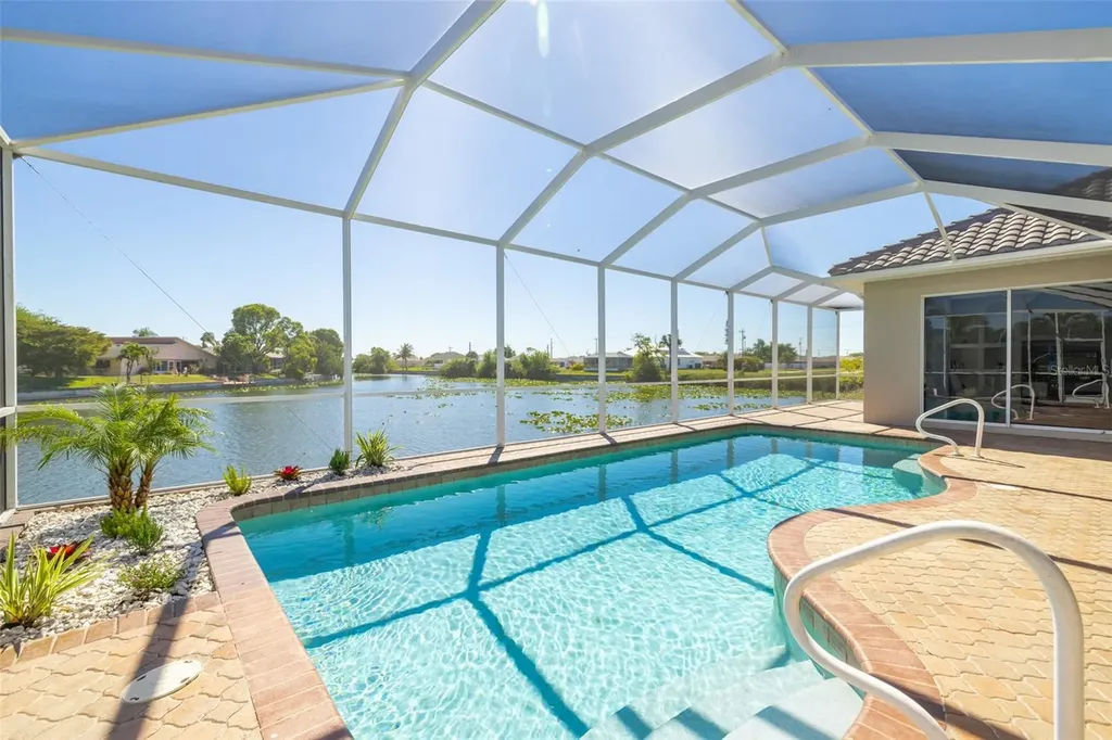 613 SE 4th Place Cape Coral FL 33990