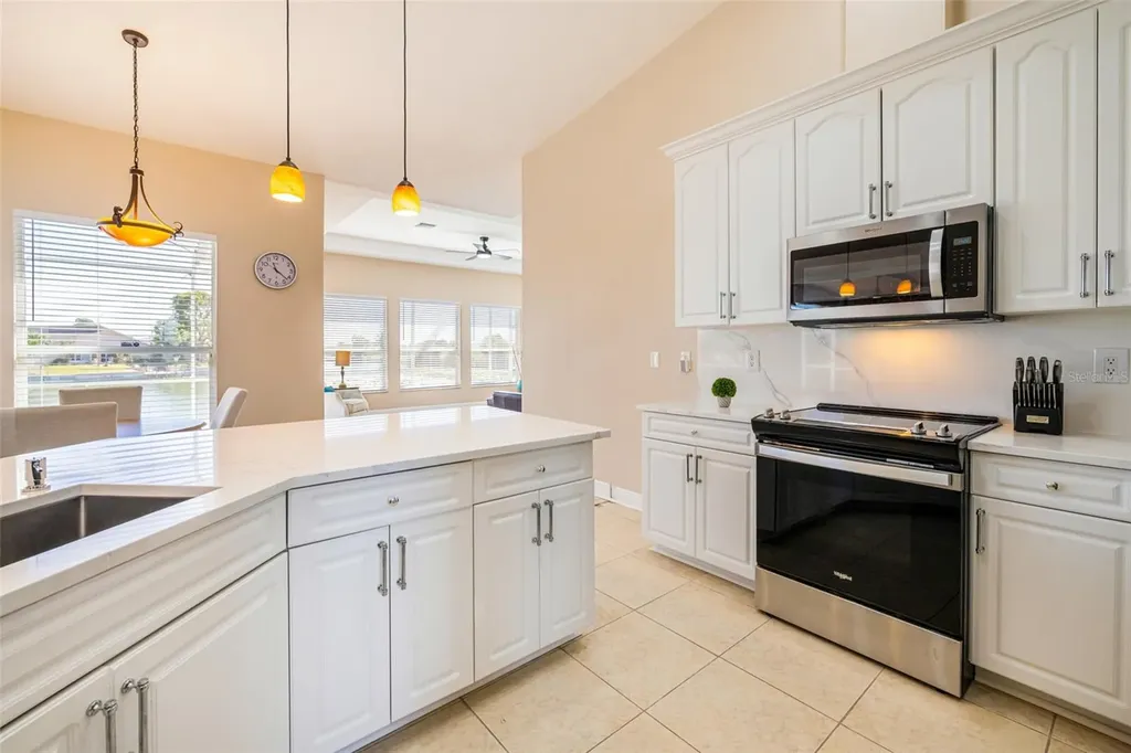 613 SE 4th Place Cape Coral FL 33990