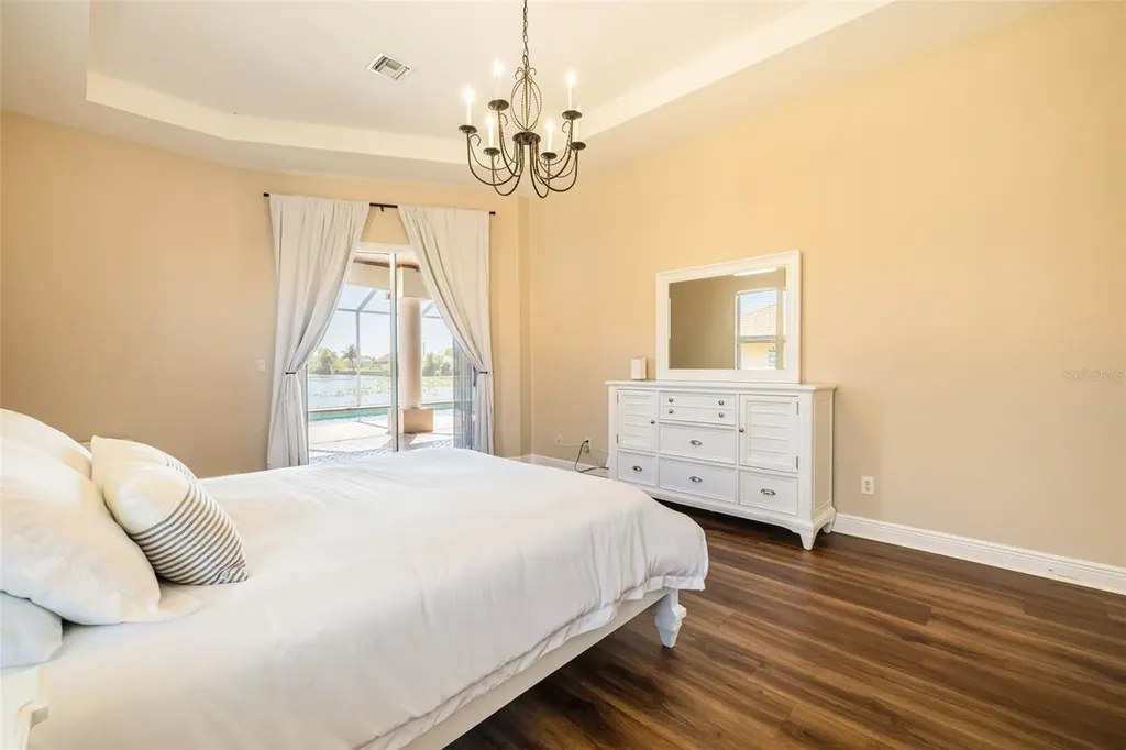 613 SE 4th Place Cape Coral FL 33990