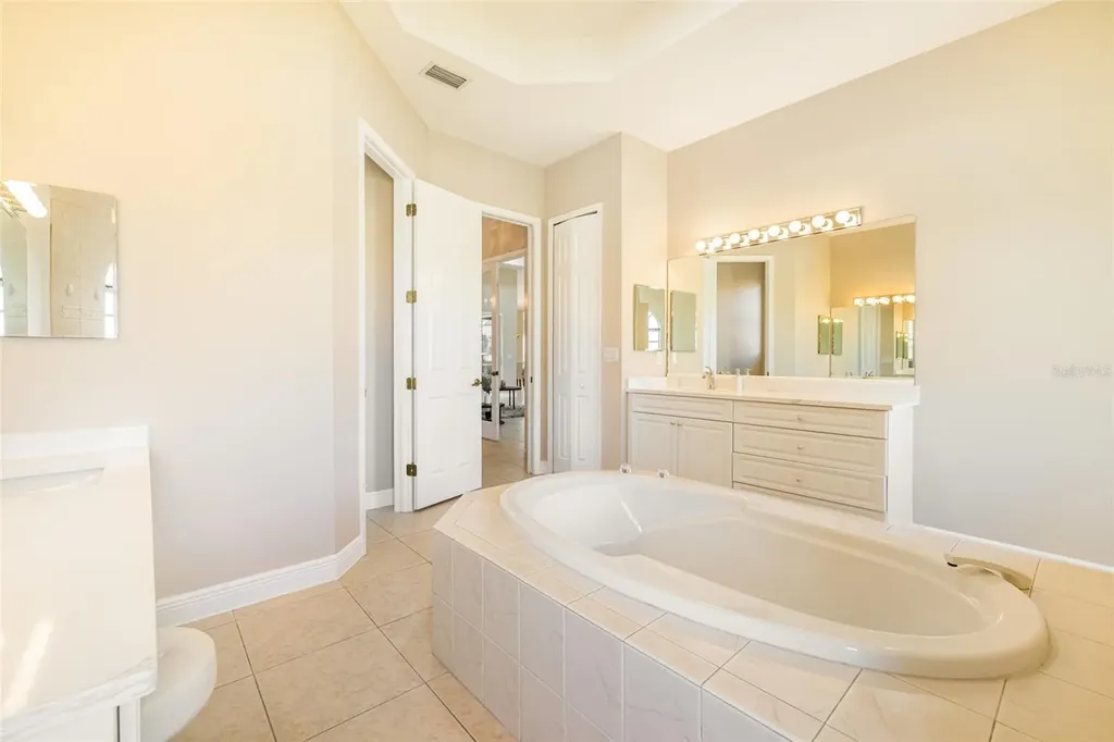 613 SE 4th Place Cape Coral FL 33990