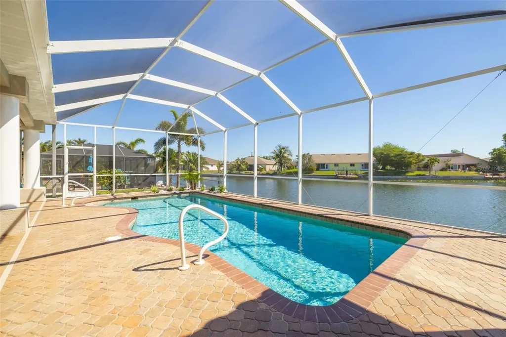 613 SE 4th Place Cape Coral FL 33990