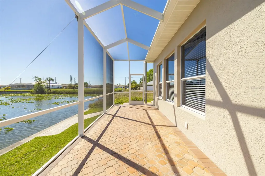 613 SE 4th Place Cape Coral FL 33990