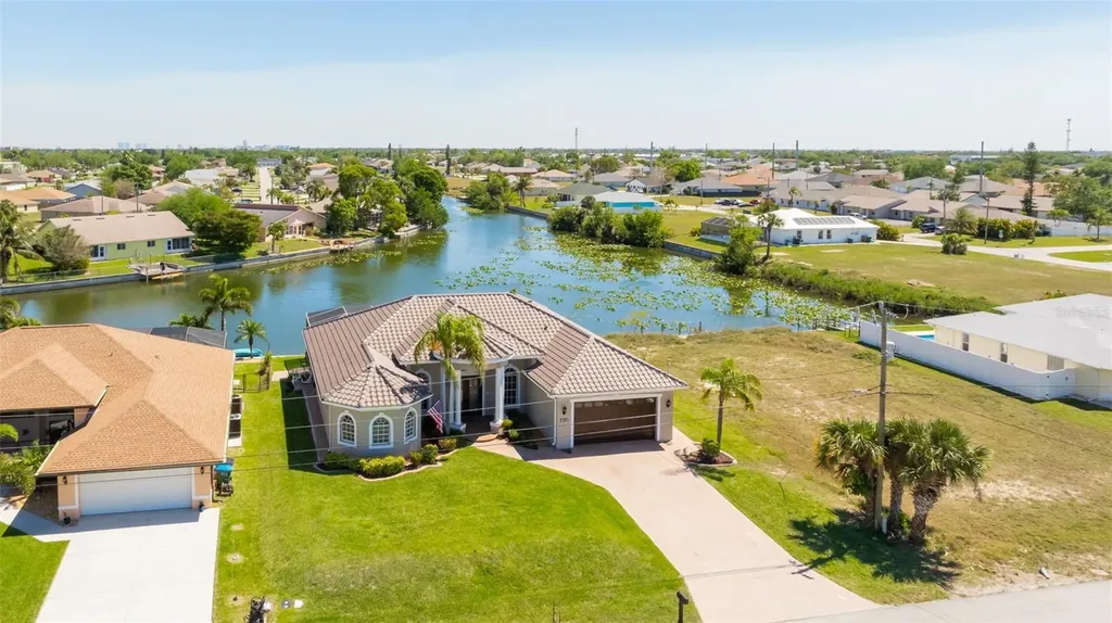 613 SE 4th Place Cape Coral FL 33990