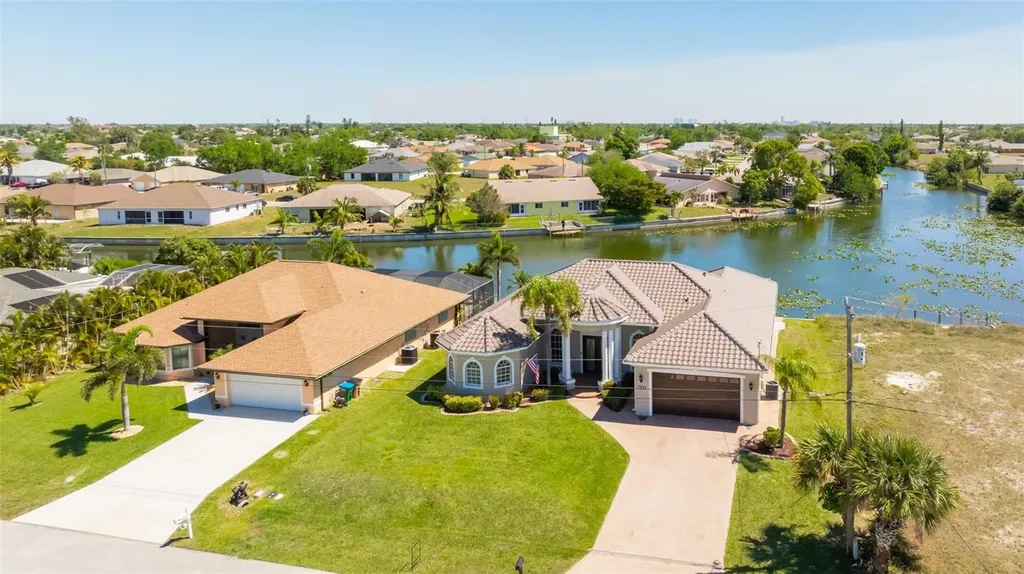 613 SE 4th Place Cape Coral FL 33990