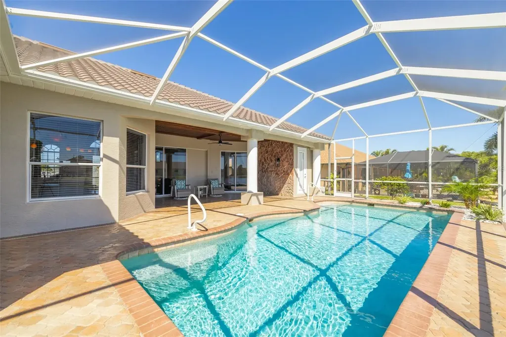 613 SE 4th Place Cape Coral FL 33990