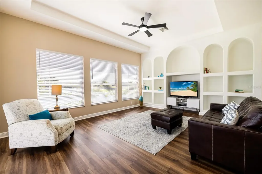 613 SE 4th Place Cape Coral FL 33990