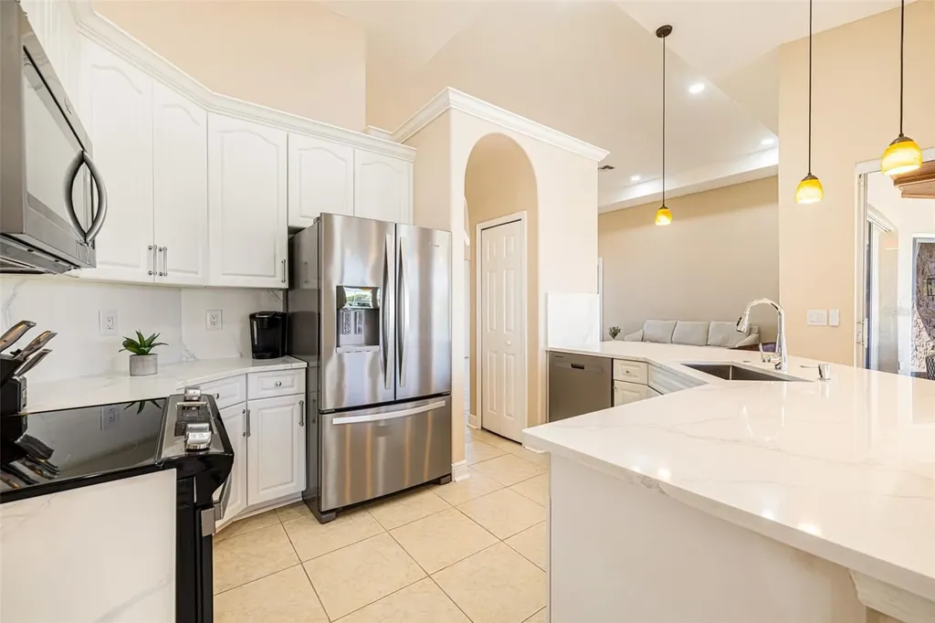 613 SE 4th Place Cape Coral FL 33990