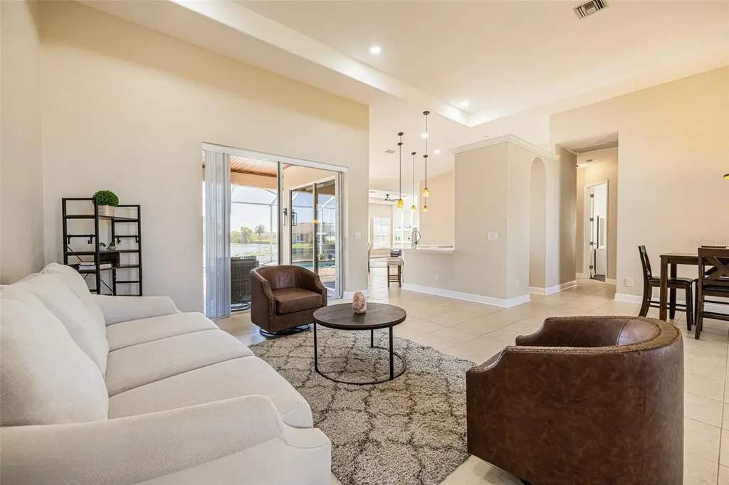 613 SE 4th Place Cape Coral FL 33990