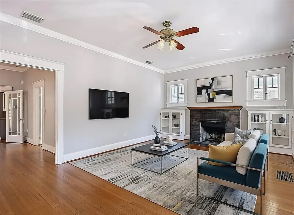 2105 W Southview Avenue Tampa FL 33606