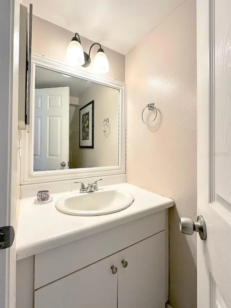 1713 Azalea Court Oldsmar FL 34677