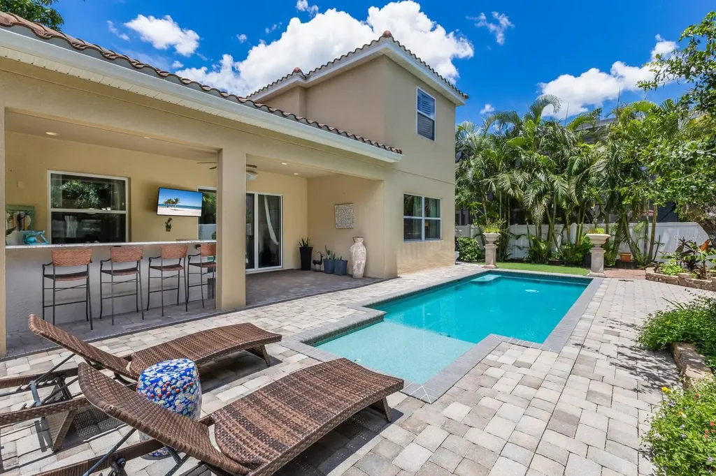1856 Hyde Park Street Sarasota FL 34239