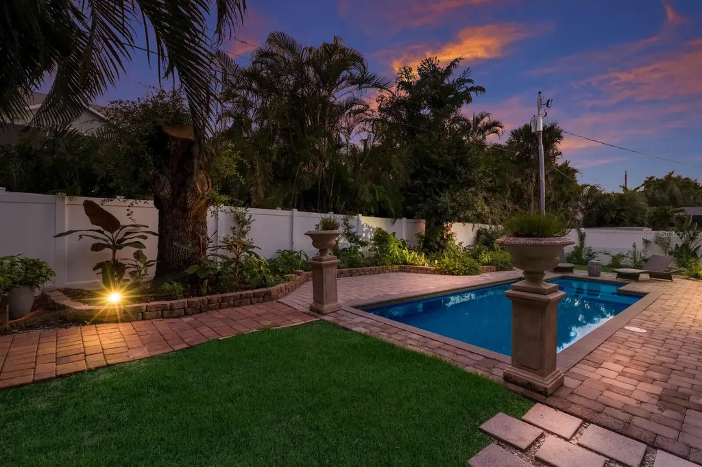 1856 Hyde Park Street Sarasota FL 34239