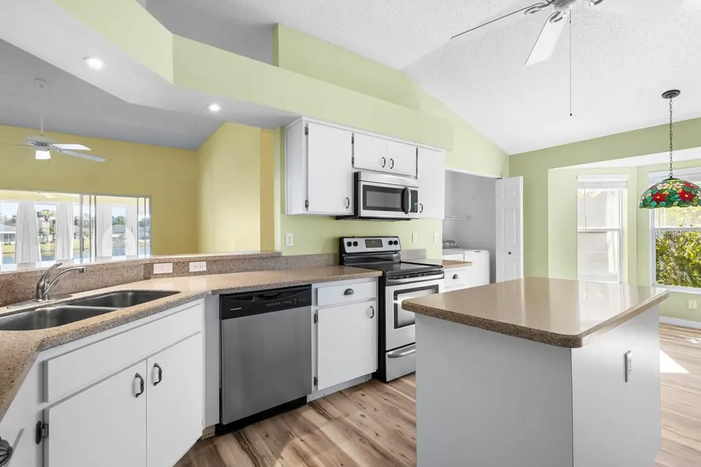 811 Staffordshire Lane Sun City Center FL 33573