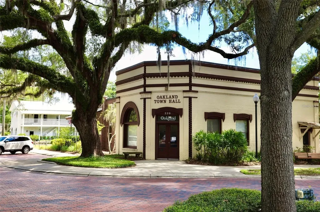537 N Pollard Oakland FL 34787