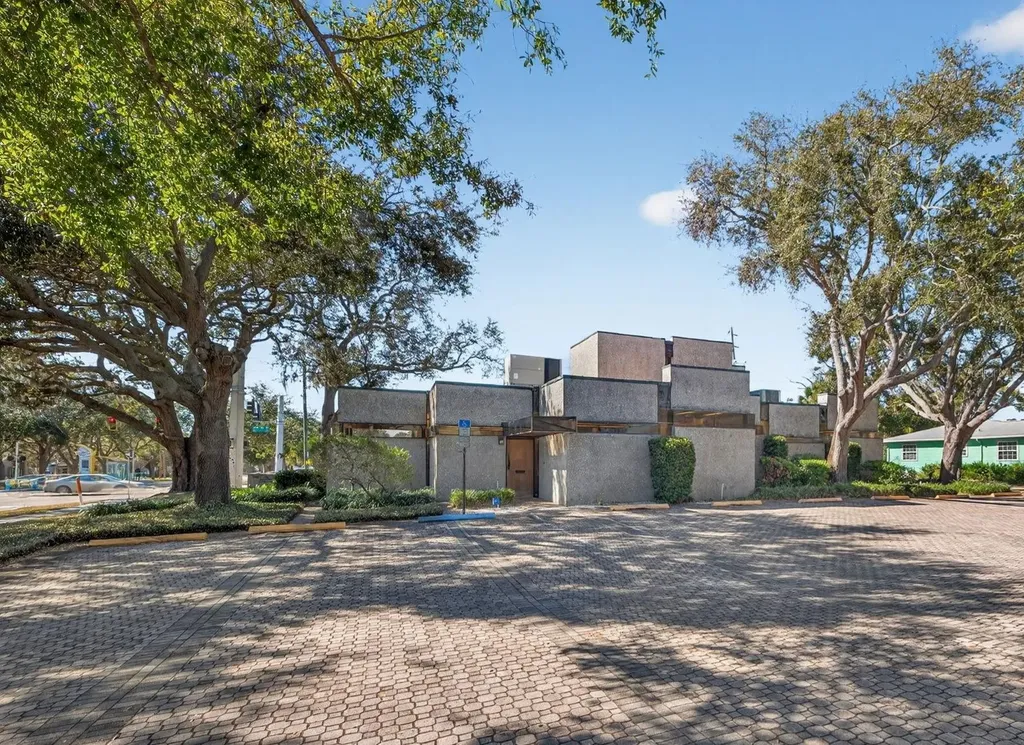 4855 1st Avenue N St Petersburg FL 33713
