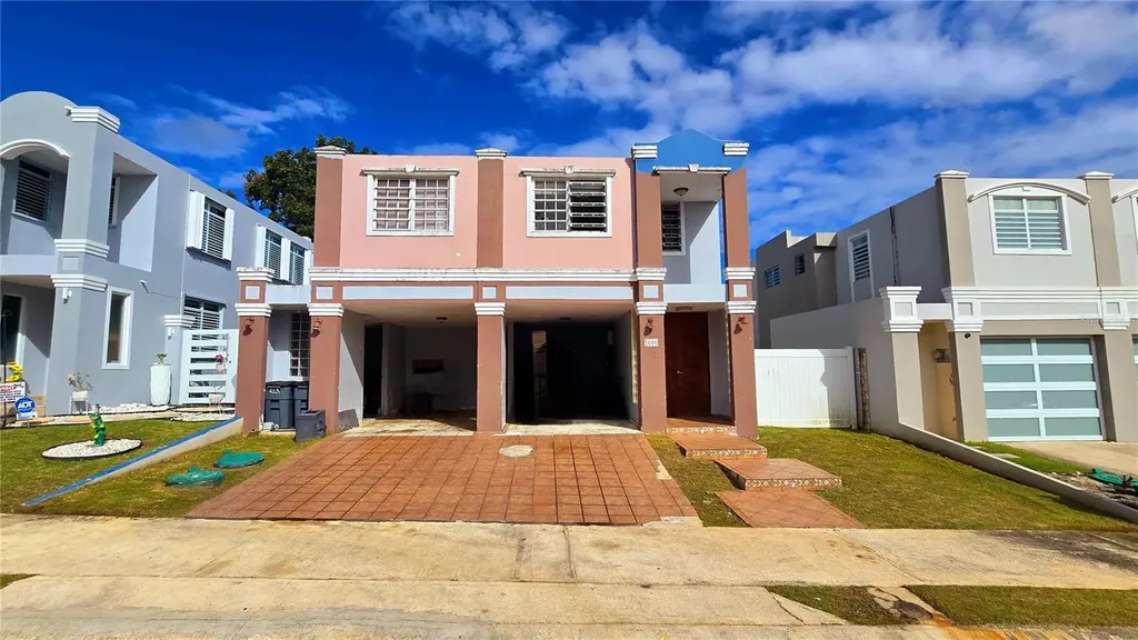 Italia Urb. Plaza De La Fuente Toa Alta PR 00953