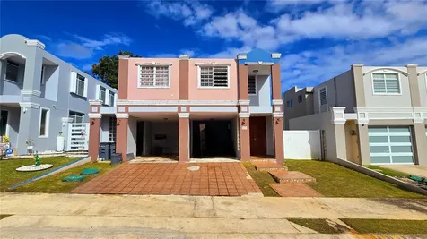 Italia Urb. Plaza De La Fuente Toa Alta PR 00953