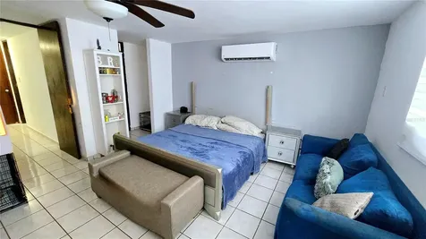 Italia Urb. Plaza De La Fuente Toa Alta PR 00953