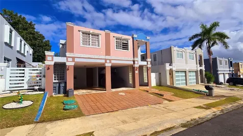 Italia Urb. Plaza De La Fuente Toa Alta PR 00953