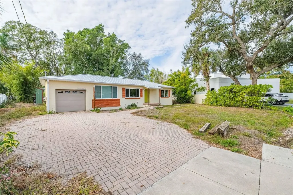 6213 Sanders Drive Tampa FL 33611