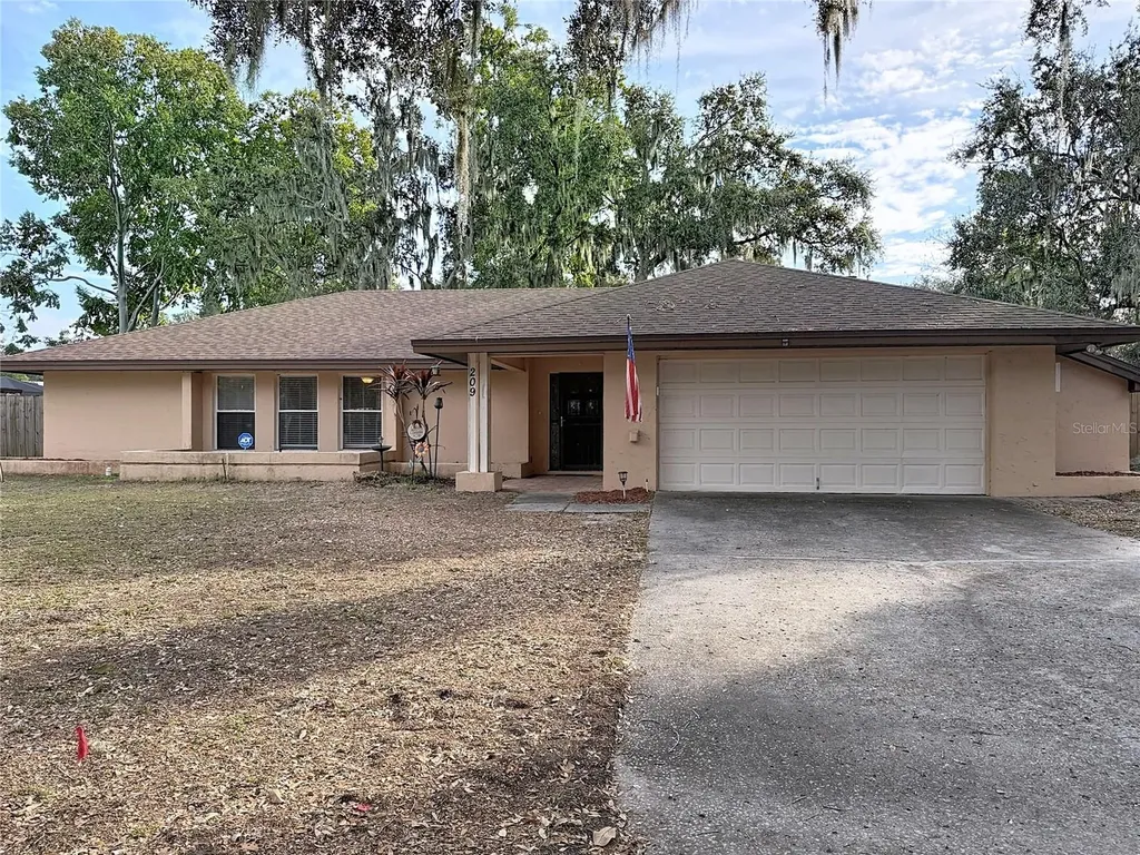 209 First Street Tavares FL 32778