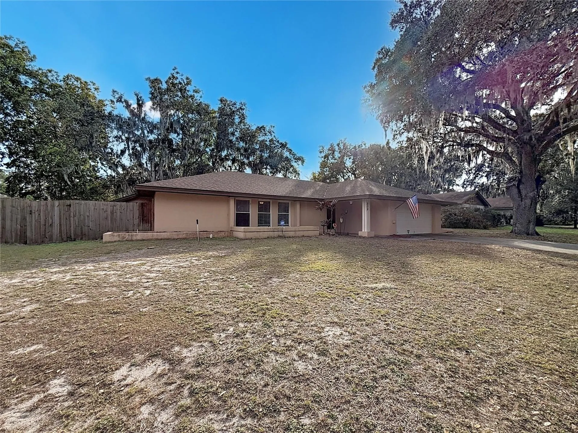 209 First Street Tavares FL 32778