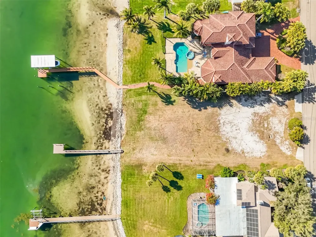 6330 Bahama Shores Drive S St Petersburg FL 33705