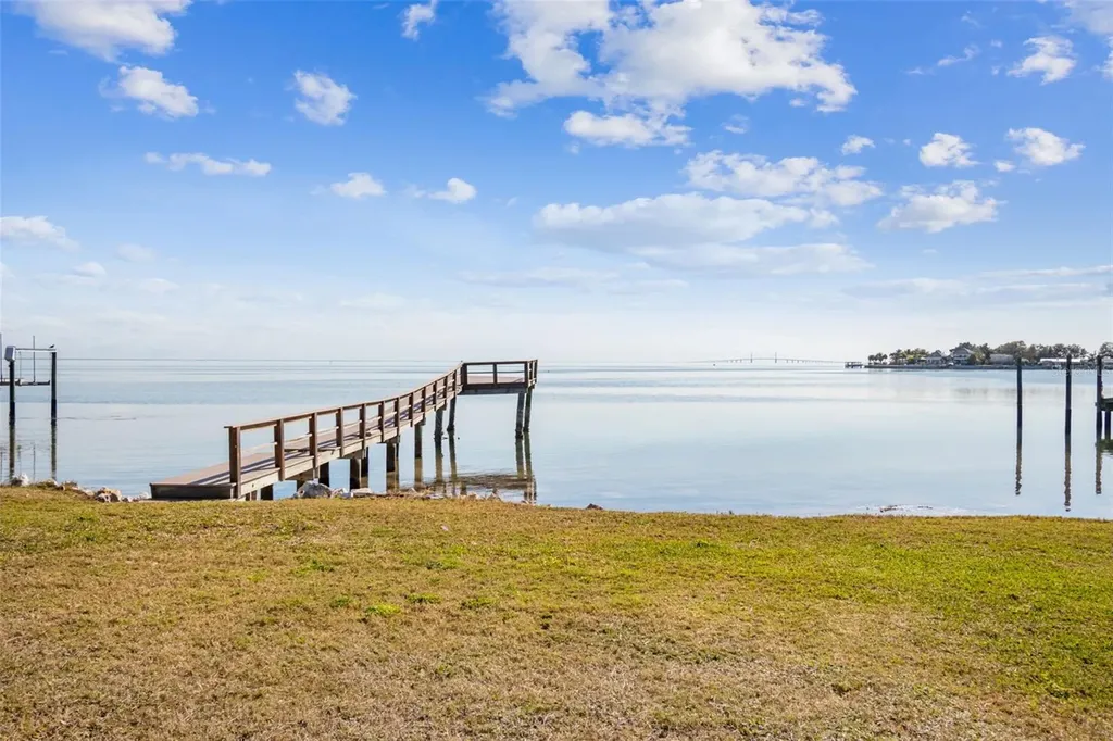 6330 Bahama Shores Drive S St Petersburg FL 33705