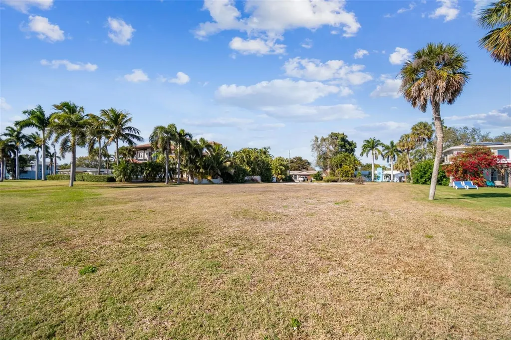 6330 Bahama Shores Drive S St Petersburg FL 33705