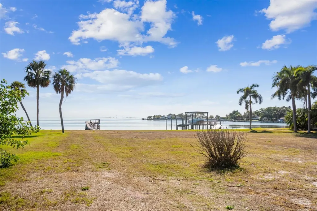6330 Bahama Shores Drive S St Petersburg FL 33705